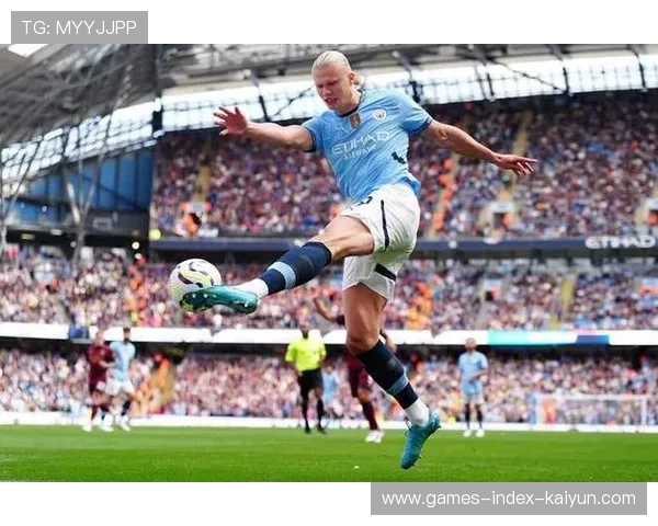 曼城禁区混战成功，哈兰德补射再下一城